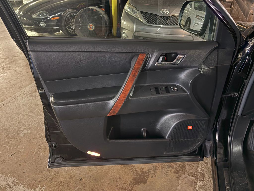 2013 Toyota Highlander Image 20