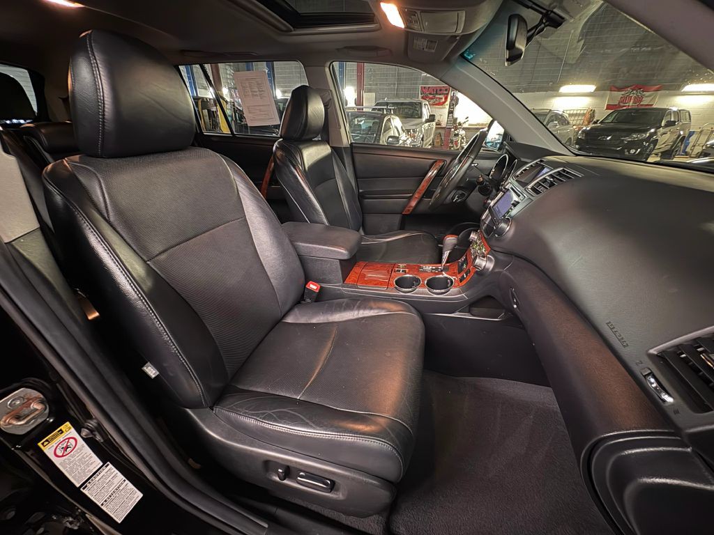 2013 Toyota Highlander Image 28