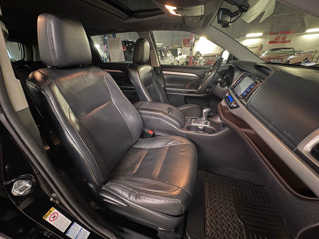 2015 Toyota Highlander Image 30