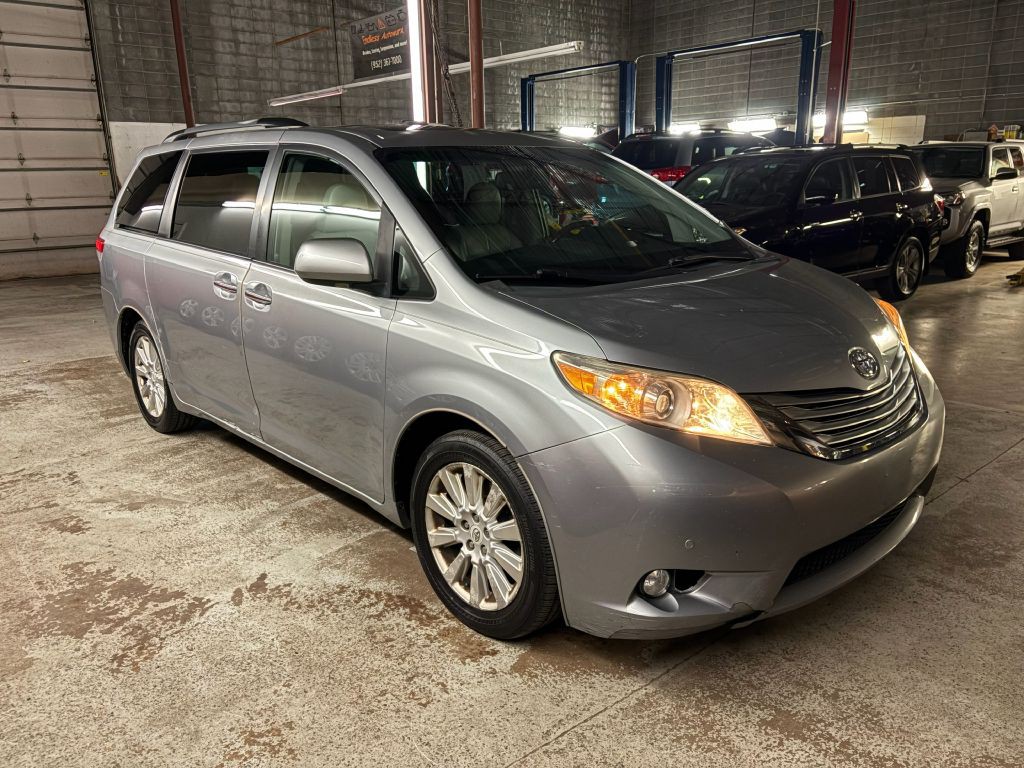 2011 Toyota Sienna Image 8