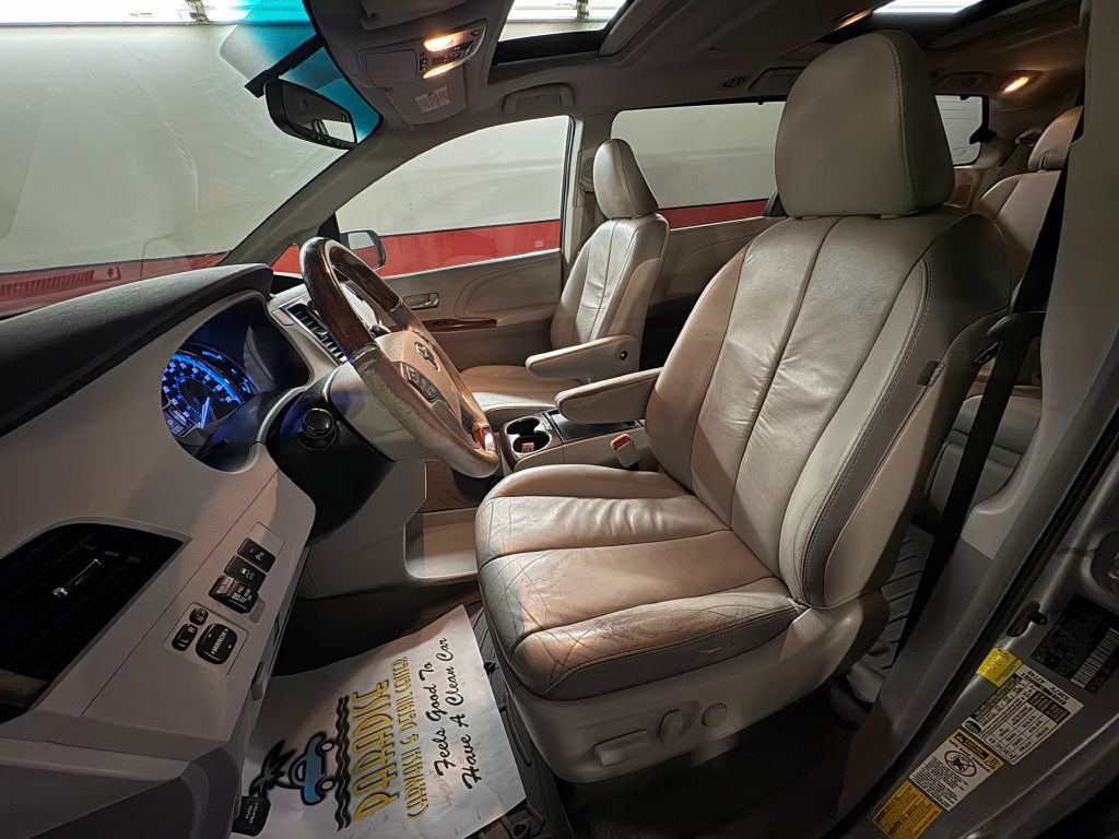 2011 Toyota Sienna Image 10