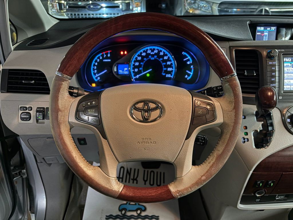 2011 Toyota Sienna Image 12