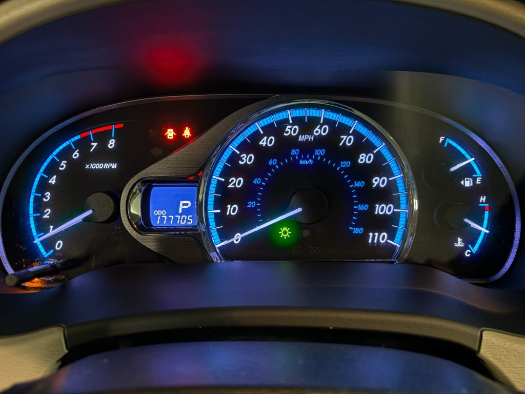 2011 Toyota Sienna Image 13