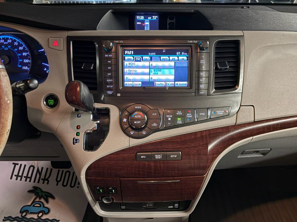 2011 Toyota Sienna Image 14