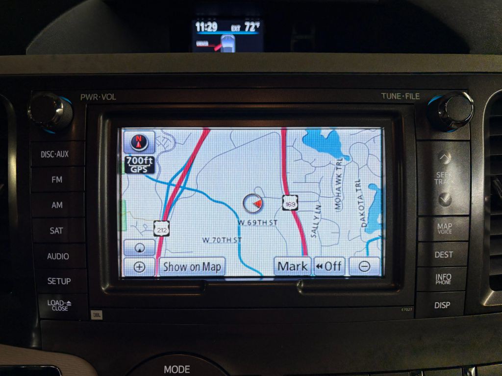 2011 Toyota Sienna Image 16