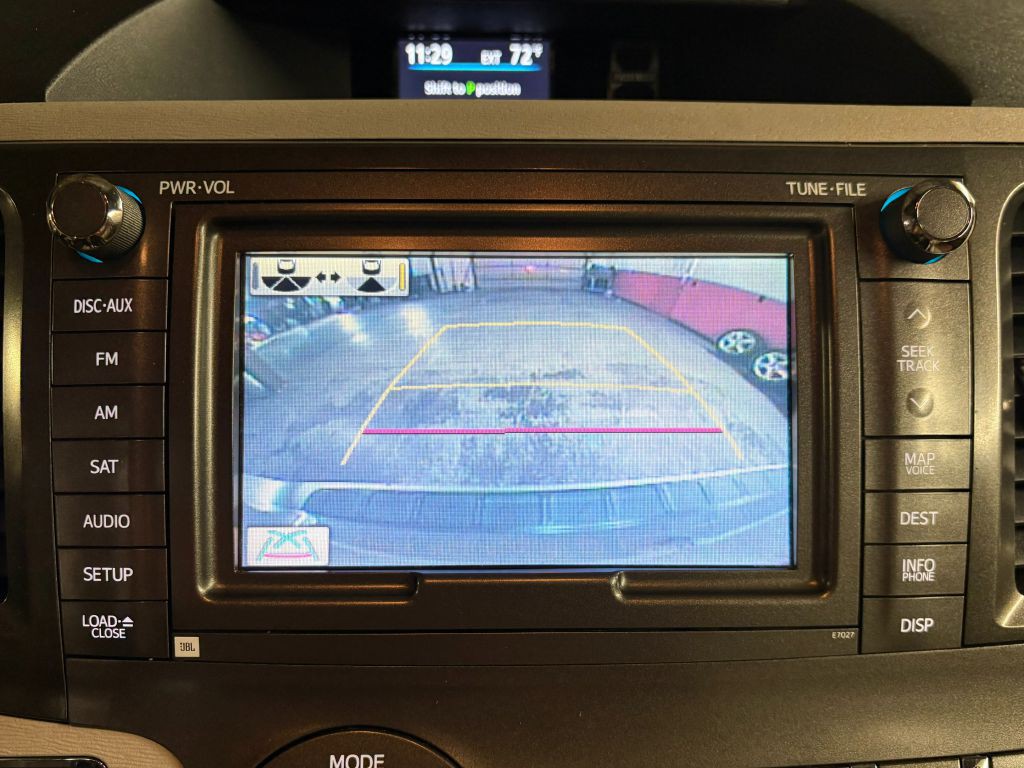 2011 Toyota Sienna Image 17