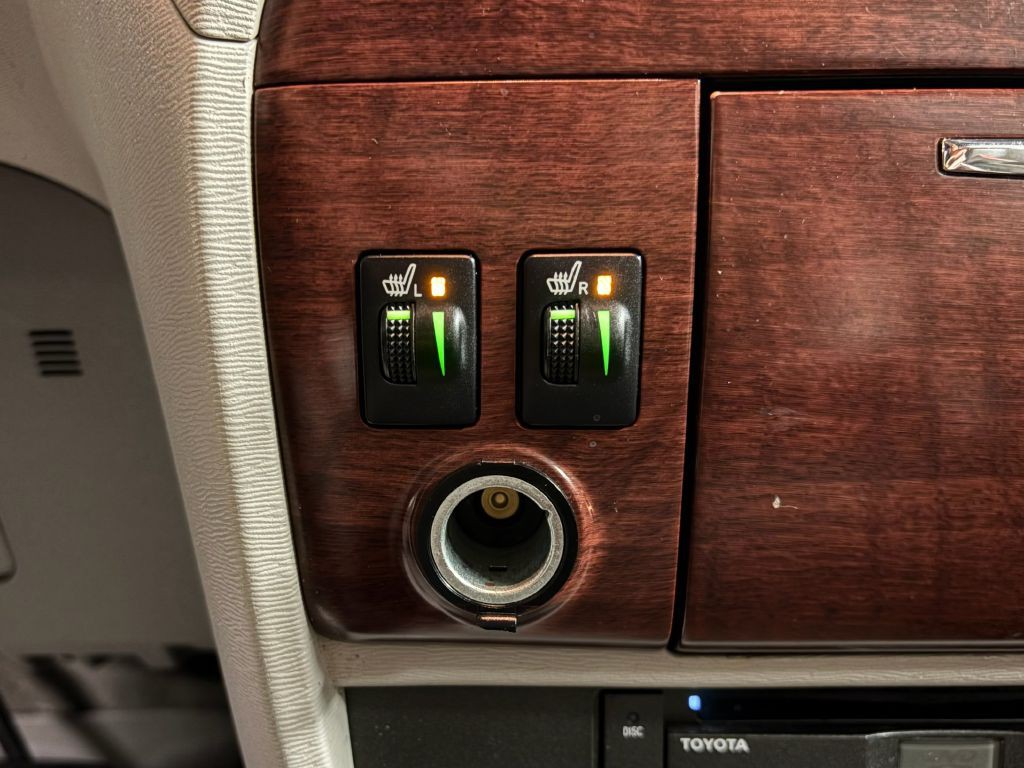 2011 Toyota Sienna Image 18