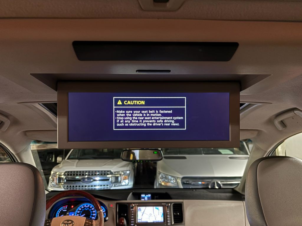 2011 Toyota Sienna Image 24