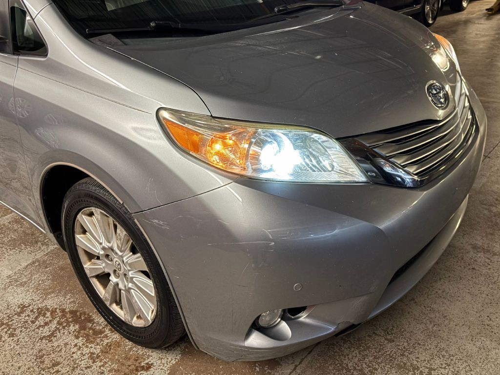 2011 Toyota Sienna Image 35