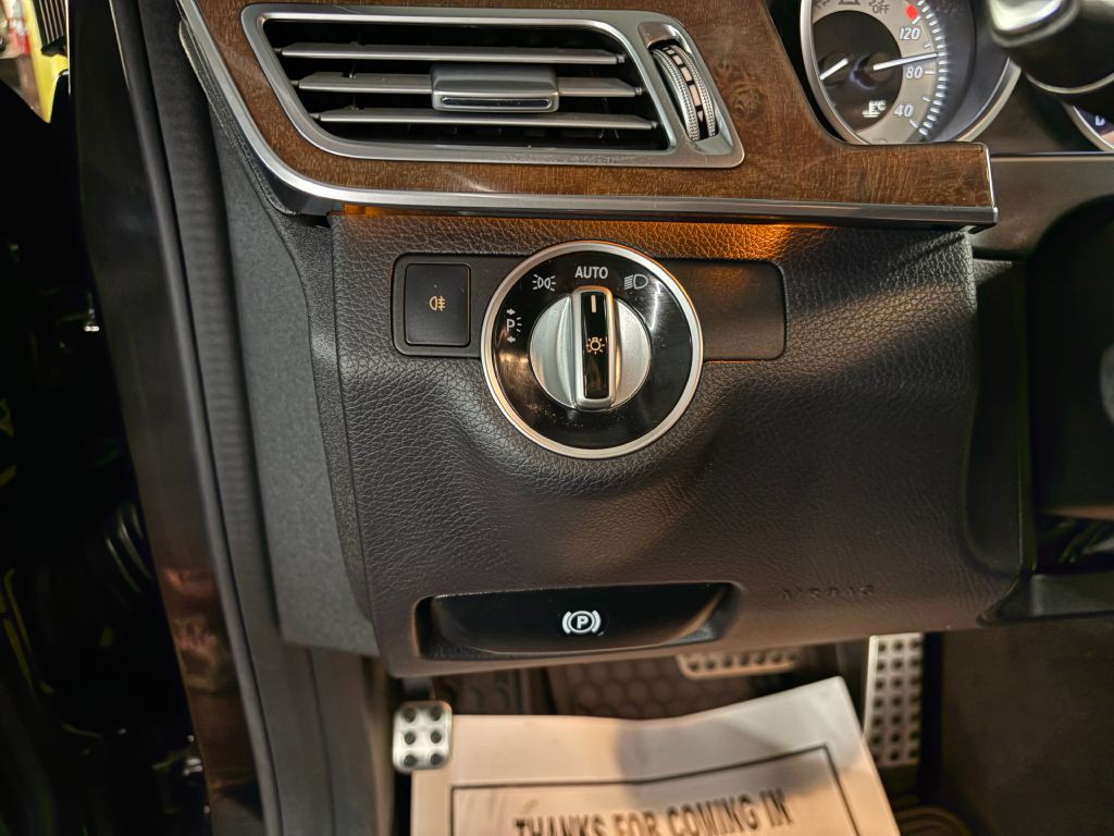 2016 Mercedes-Benz E-Class Image 19