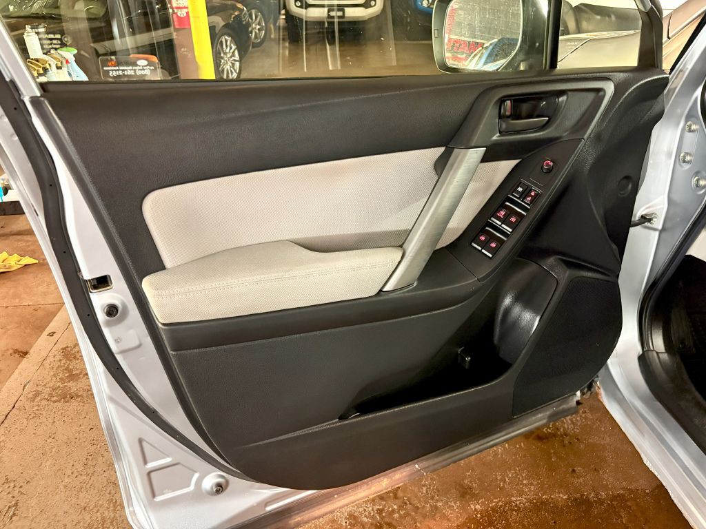 2014 Subaru Forester Image 18