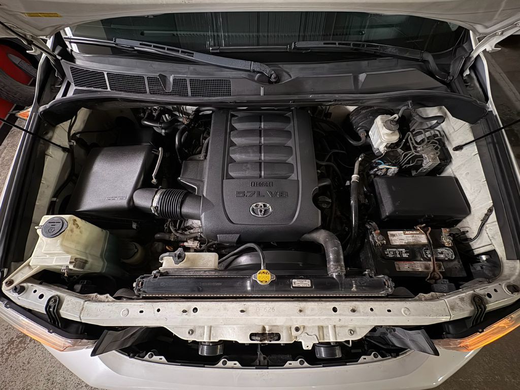 2011 Toyota Sequoia Image 2