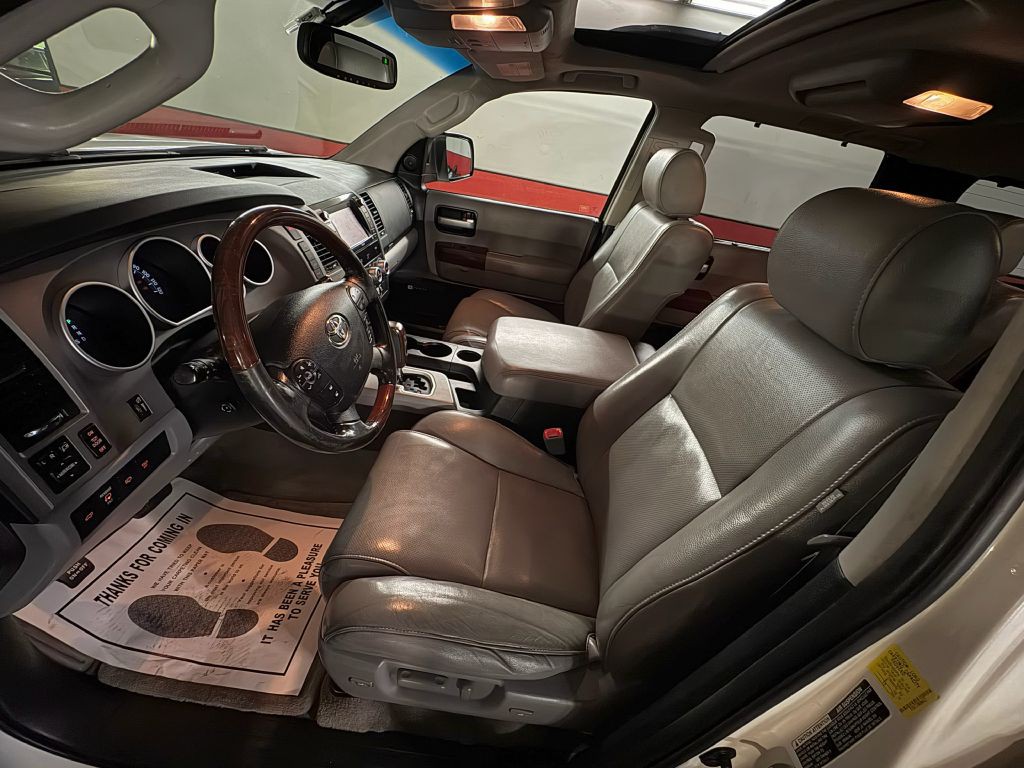 2011 Toyota Sequoia Image 11