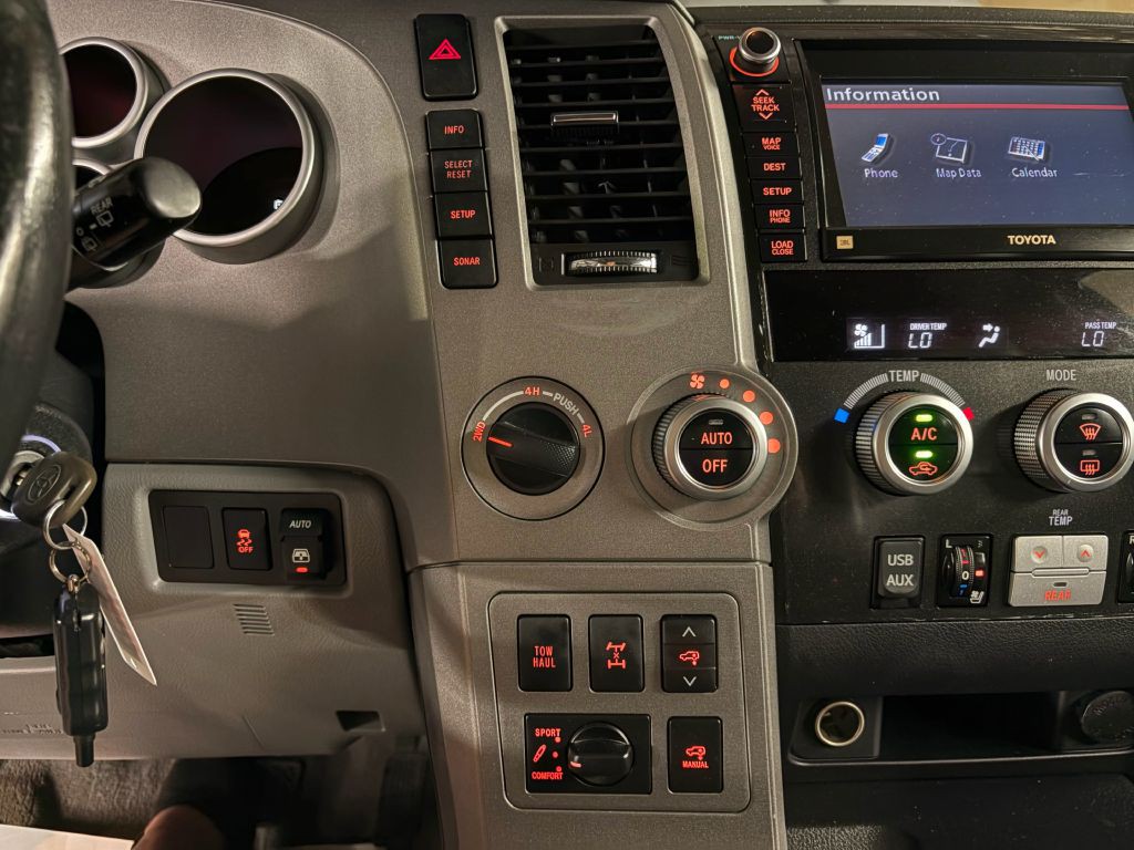 2011 Toyota Sequoia Image 16