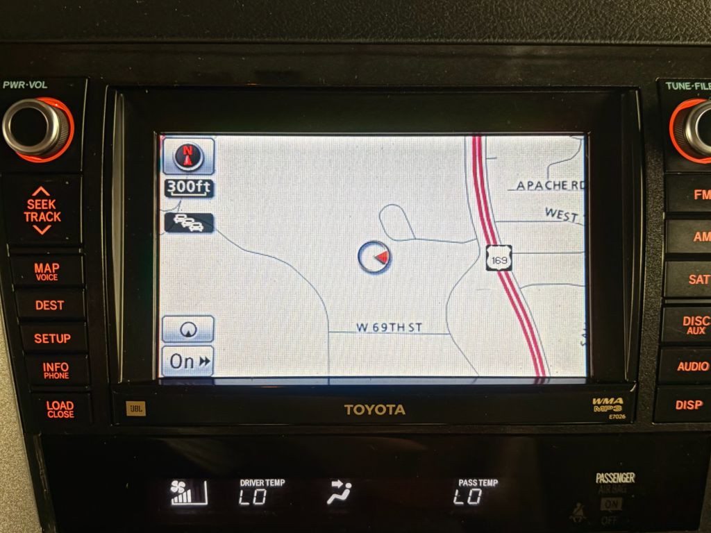 2011 Toyota Sequoia Image 17