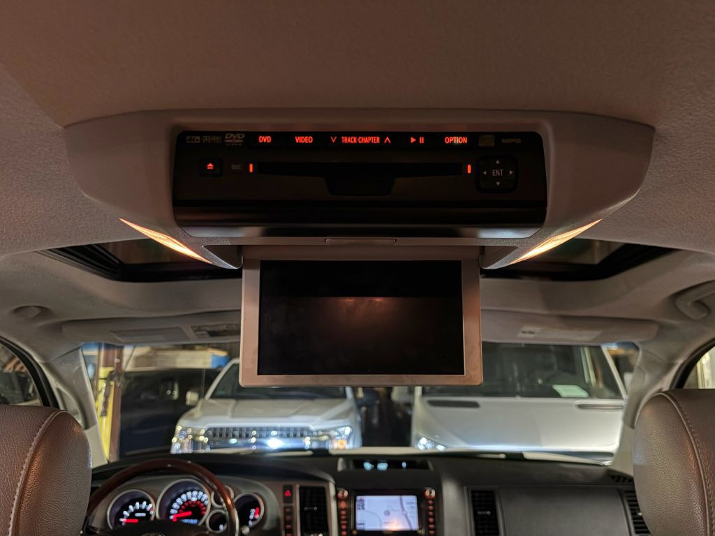 2011 Toyota Sequoia Image 24