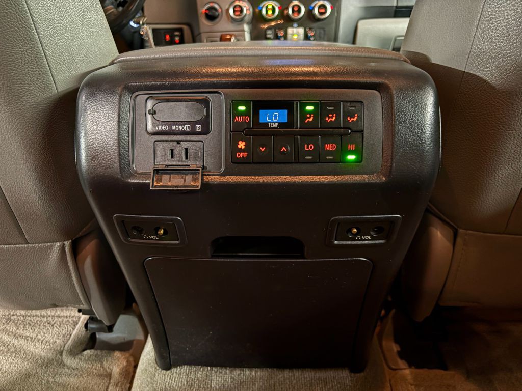 2011 Toyota Sequoia Image 25