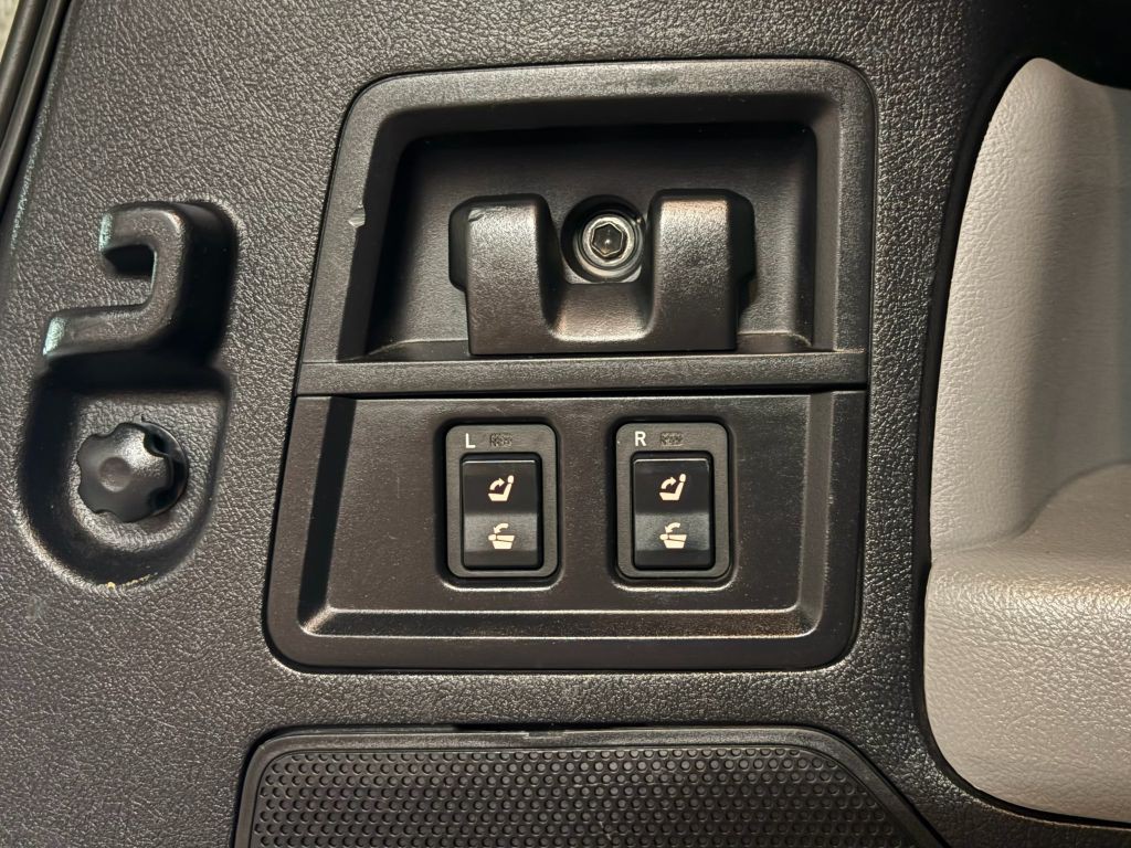 2011 Toyota Sequoia Image 30