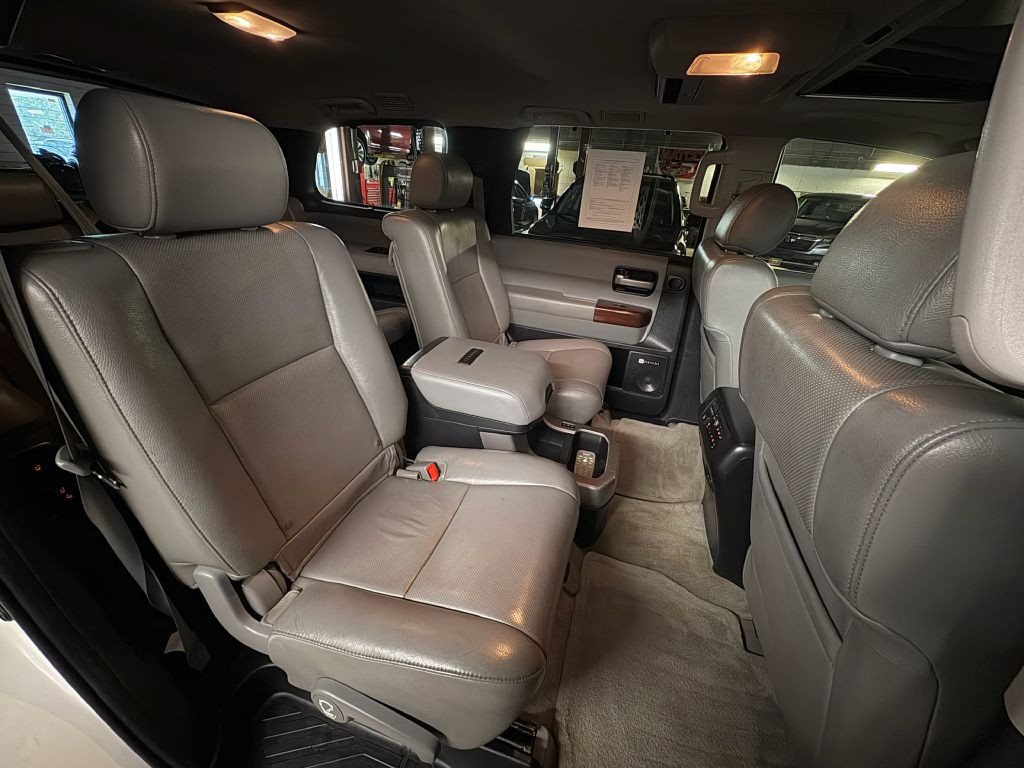 2011 Toyota Sequoia Image 33