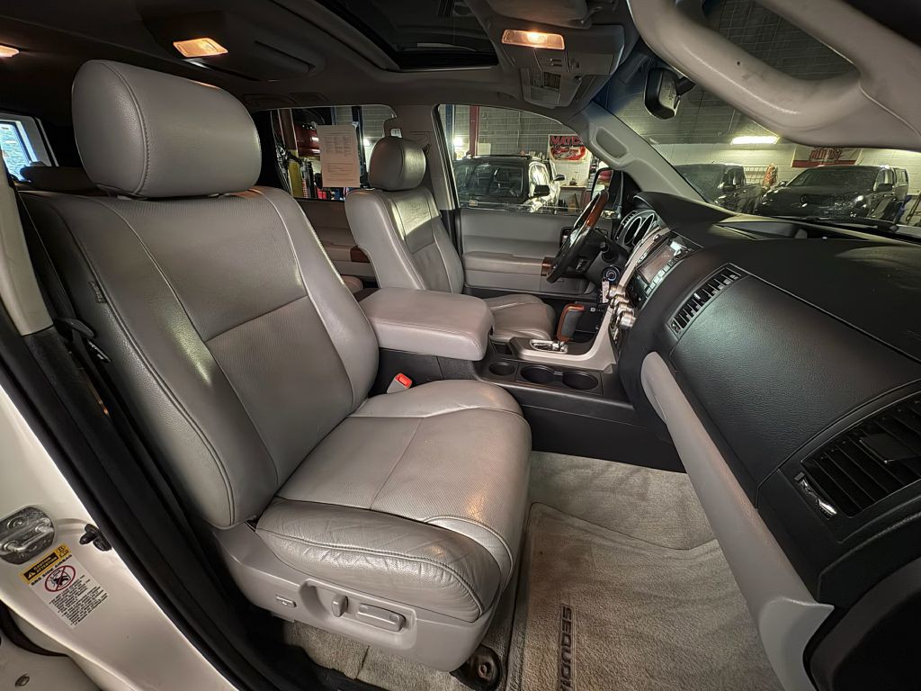 2011 Toyota Sequoia Image 34