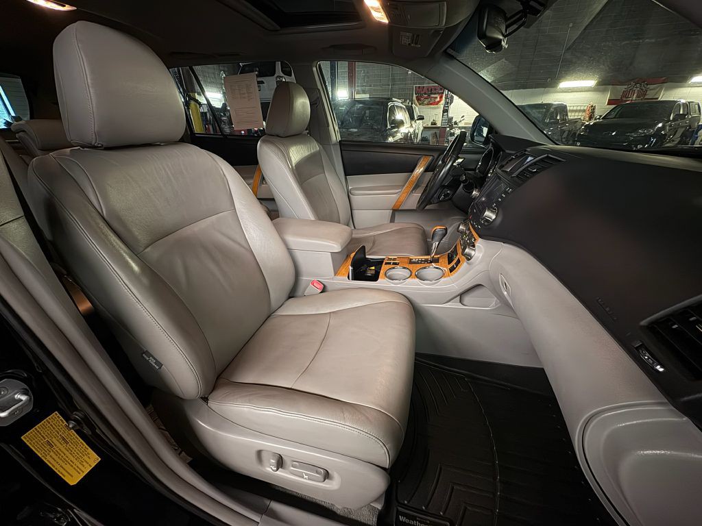 2009 Toyota Highlander Image 29
