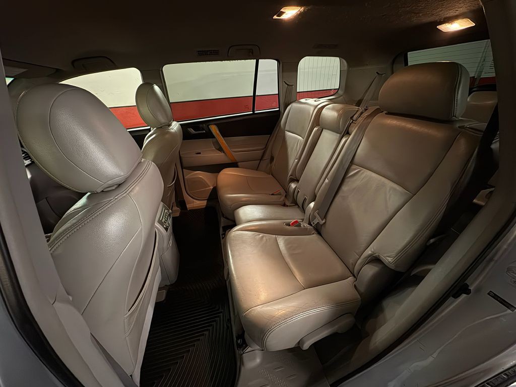 2010 Toyota Highlander Image 19