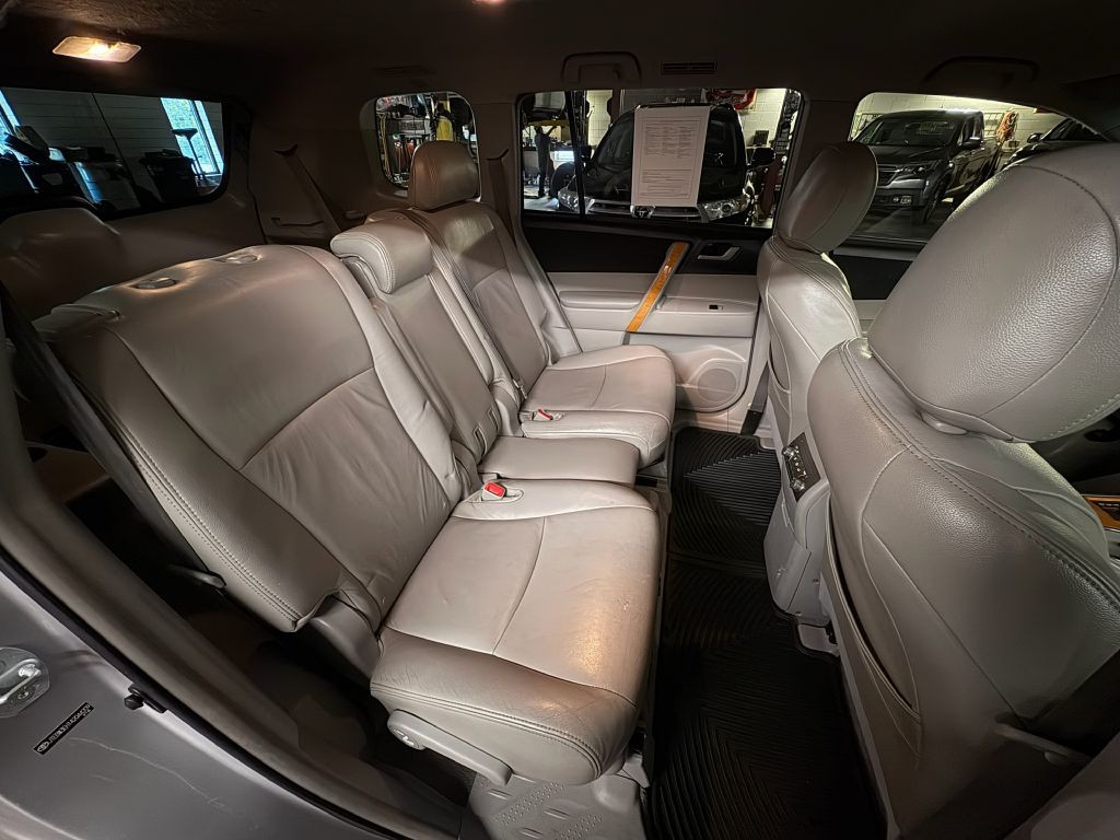 2010 Toyota Highlander Image 24