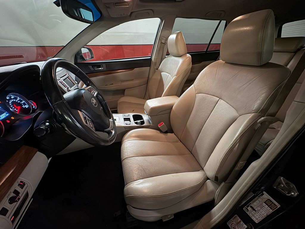 2013 Subaru Outback Image 10