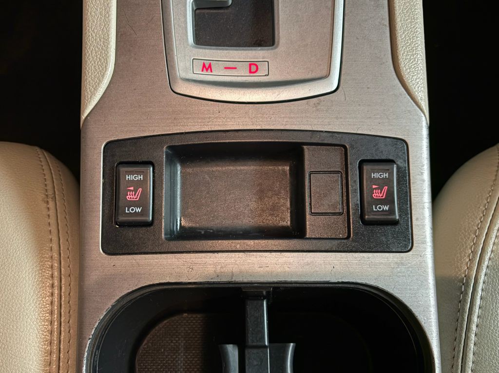 2013 Subaru Outback Image 16