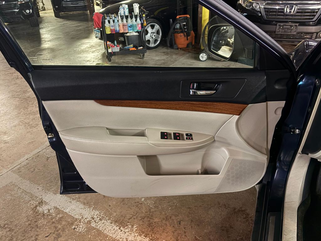 2013 Subaru Outback Image 18
