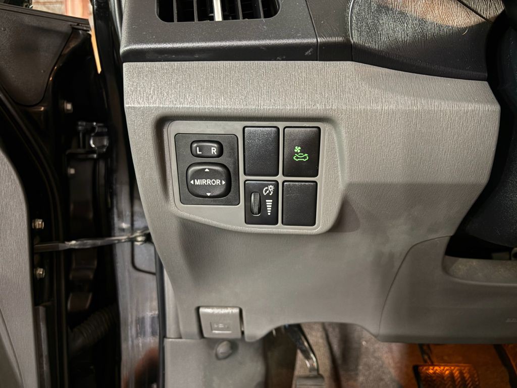 2010 Toyota Prius Image 17