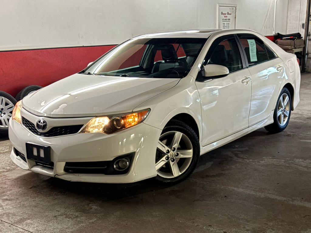 2013 Toyota Camry Image 1