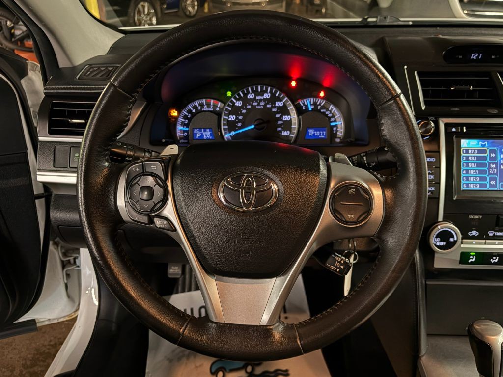 2013 Toyota Camry Image 12