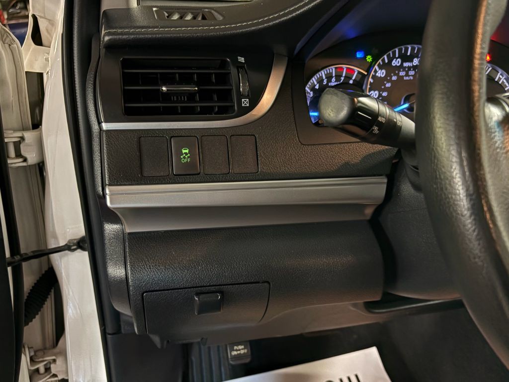 2013 Toyota Camry Image 16
