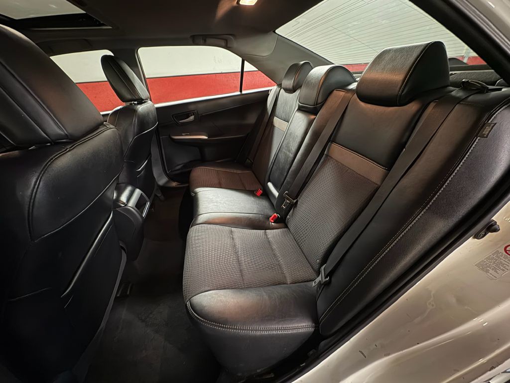 2013 Toyota Camry Image 19
