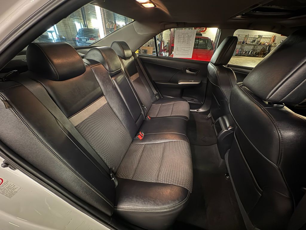 2013 Toyota Camry Image 21