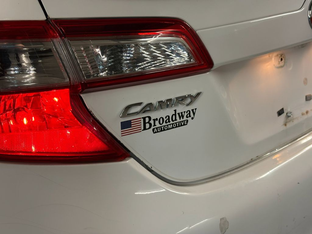 2013 Toyota Camry Image 24