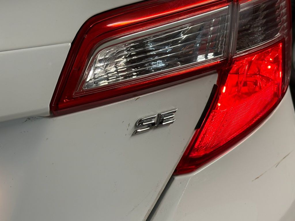 2013 Toyota Camry Image 25
