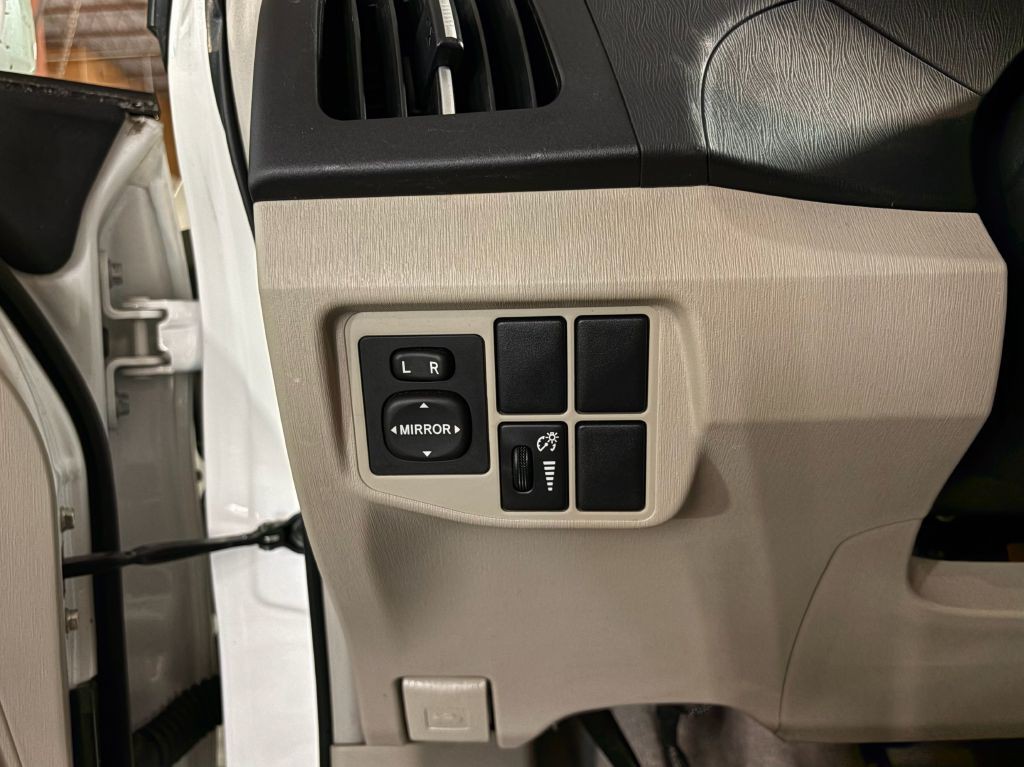2011 Toyota Prius Image 15
