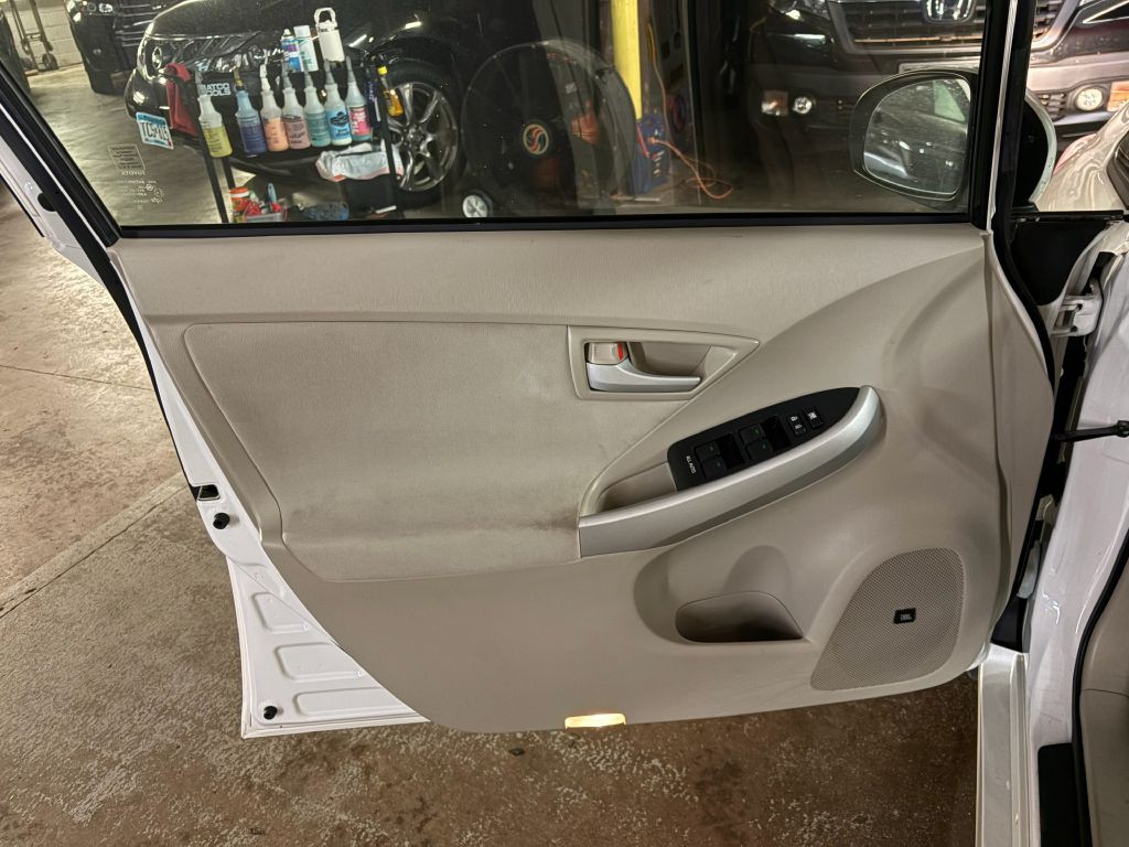 2011 Toyota Prius Image 16