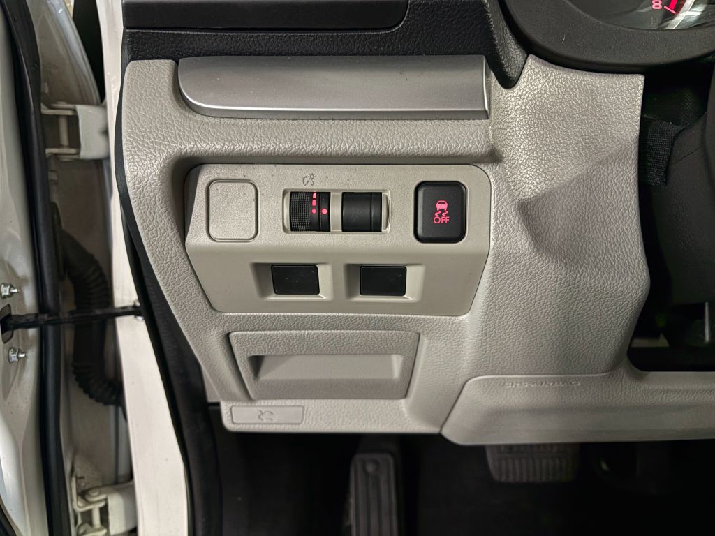 2018 Subaru Forester Image 17