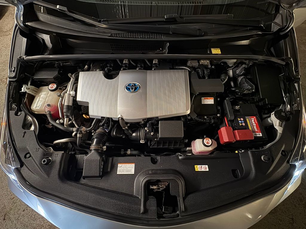 2017 Toyota Prius Image 2