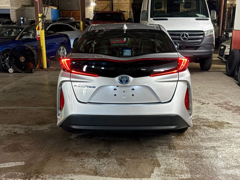 2017 Toyota Prius Image 6