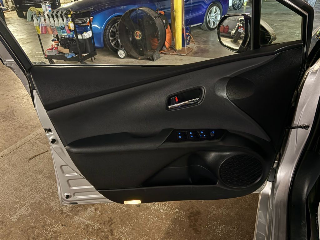 2017 Toyota Prius Image 18