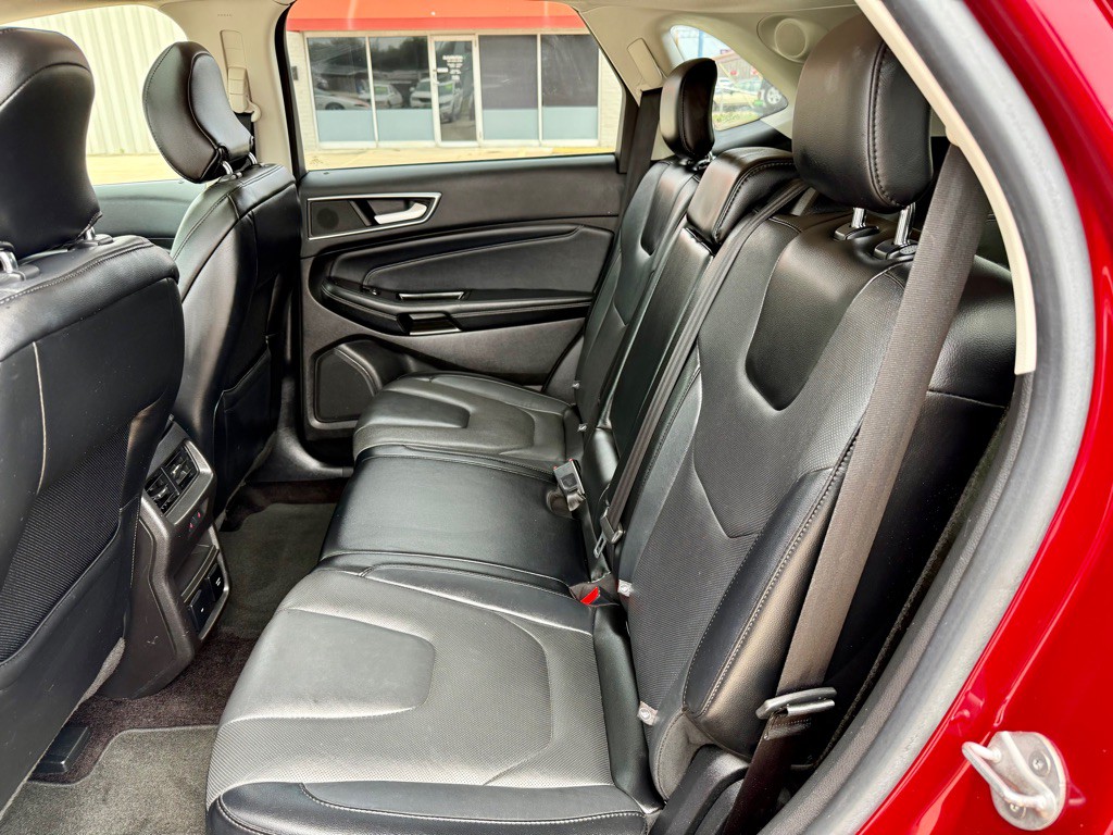 2016 Ford Edge Image 10