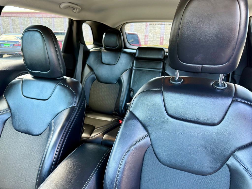 2019 Jeep Cherokee Image 6