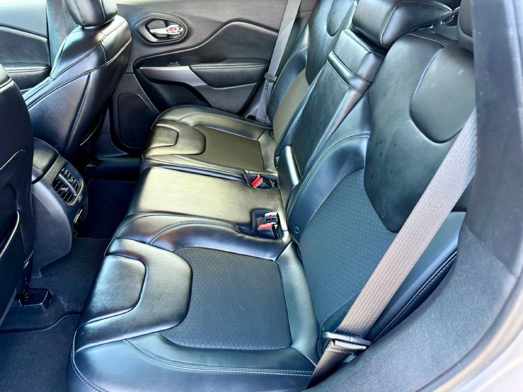 2019 Jeep Cherokee Image 7