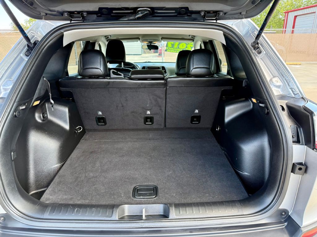 2019 Jeep Cherokee Image 9