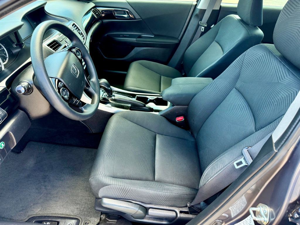 2017 Honda Accord Image 4