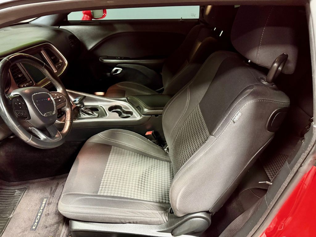 2017 Dodge Challenger Image 3